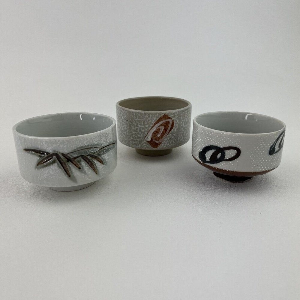 Lot of 3 Japanese Ceramic Saki Cup Painted Pottery Glazed Beige Gray Japan VTG